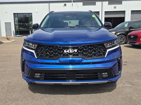 Certified 2022 Kia Sorento EX w/ Panoramic Sunroof Package FWD image 3