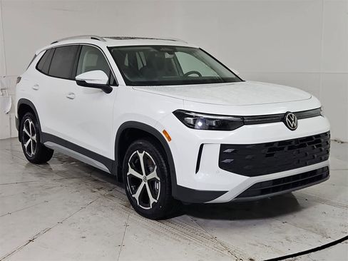 New 2026 Volkswagen Tiguan SE image 8