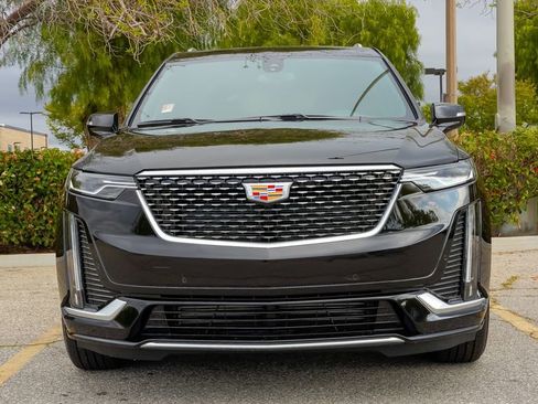 Certified 2025 Cadillac XT6 Luxury image 4