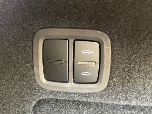 Used 2024 Porsche Cayenne Turbo AWD/4WD image 17