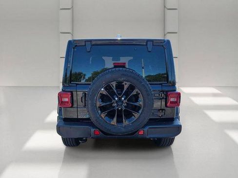 Used 2025 Jeep Wrangler Sahara image 4