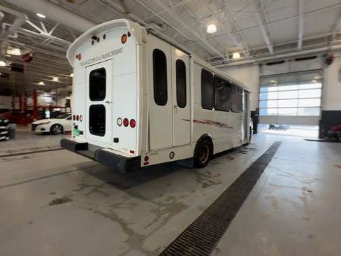 Used 2013 Ford E-450 and Econoline 450 Super Duty w/ Shuttle Bus Prep Pkg image 4