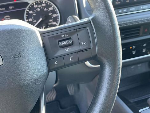 Used 2025 Nissan Rogue S image 19