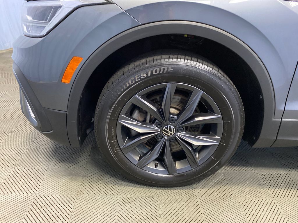 Used 2022 Volkswagen Tiguan SE AWD/4WD image 50