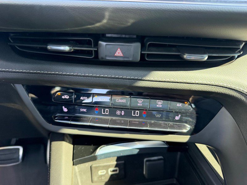 Used 2023 Buick Envision Essence w/ Sport Touring Package AWD/4WD image 16