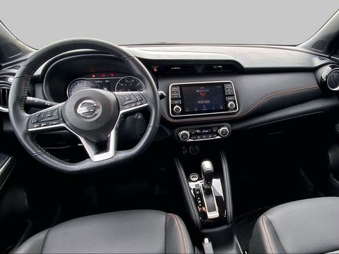 Used 2020 Nissan Kicks SR w/ SR Premium Package FWD image 16