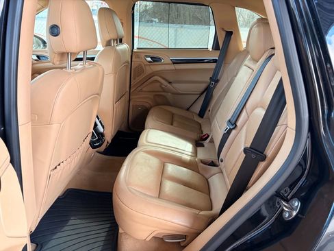 Used 2015 Porsche Cayenne S image 18