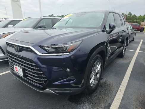 Used 2024 Toyota Grand Highlander FWD image 3