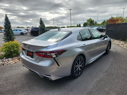 Used 2024 Toyota Camry SE image 5