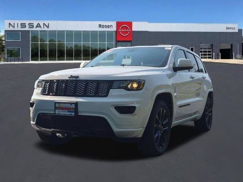 Used 2020 Jeep Grand Cherokee Altitude AWD/4WD image 7