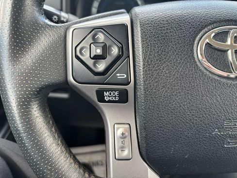 Used 2018 Toyota 4Runner SR5 AWD/4WD image 19