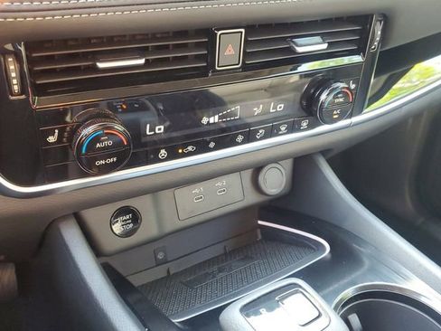 Certified 2024 Nissan Rogue SL image 27