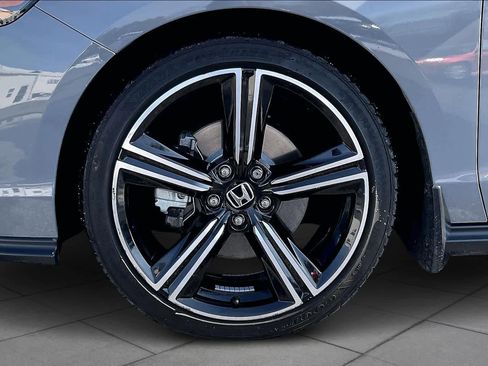 Used 2024 Honda Accord Sport image 11