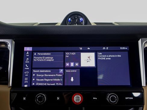 Used 2025 Porsche Macan image 17