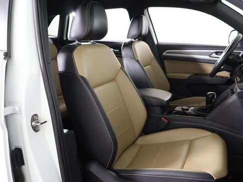 Used 2022 Volkswagen Atlas Cross Sport SE image 31