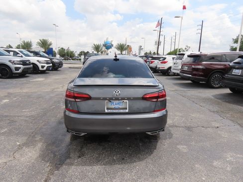 Used 2021 Volkswagen Passat 2.0T R-Line image 13