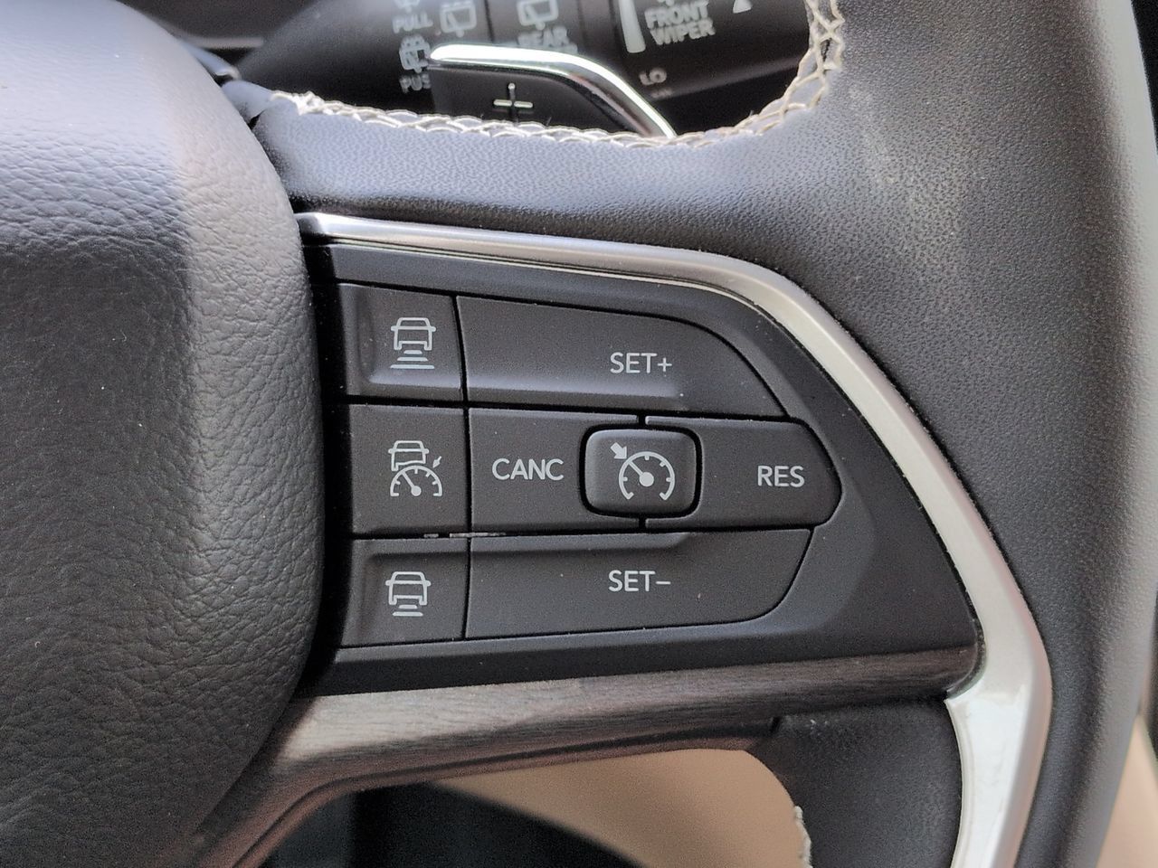 Used 2024 Jeep Grand Cherokee Limited w/ Luxury Tech Group II AWD/4WD image 28