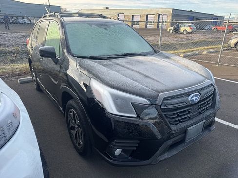 Used 2022 Subaru Forester Premium image 4
