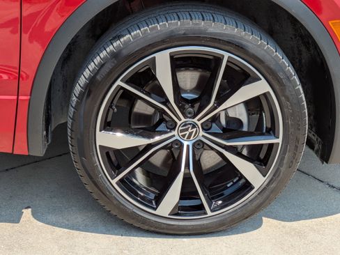 Certified 2024 Volkswagen Tiguan SEL R-Line image 11