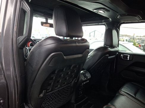 Used 2018 Jeep Wrangler Unlimited Rubicon w/ Dual Top Group image 11