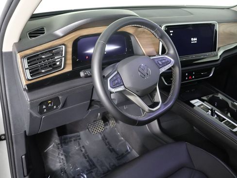 Used 2025 Volkswagen Atlas SE AWD/4WD image 27