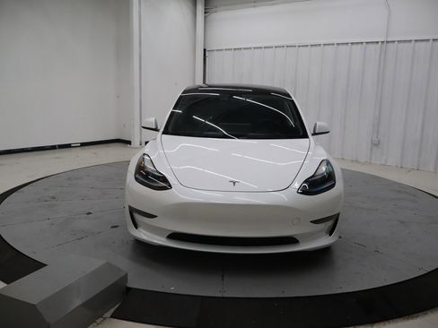 Used 2023 Tesla Model 3 Standard Range image 11
