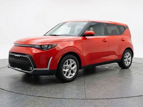 Used 2025 Kia Soul LX w/ LX Technology Package image 3