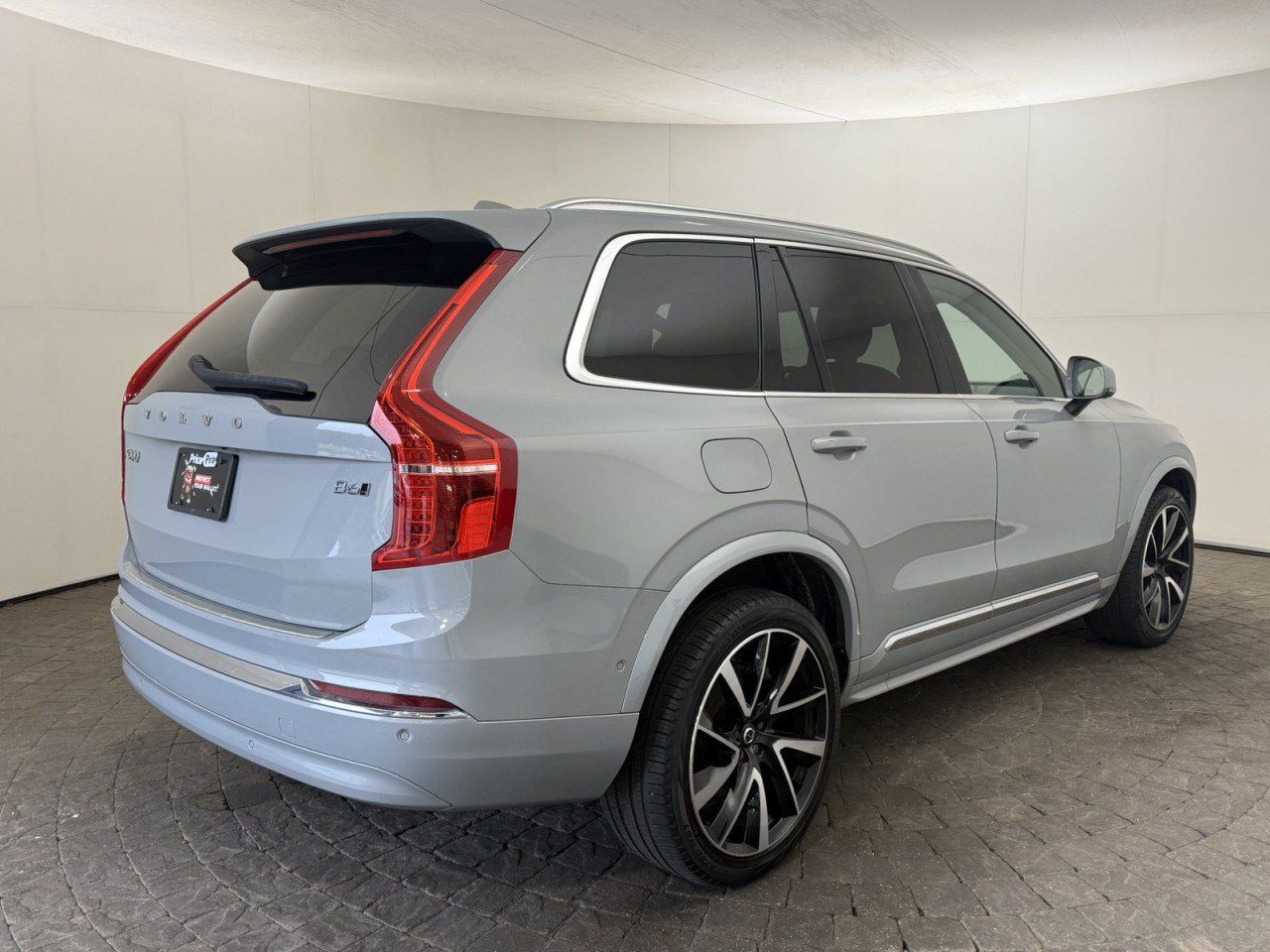 Used 2024 Volvo XC90 B6 Plus AWD/4WD image 9