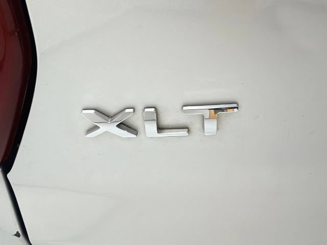 Used 2017 Ford Explorer XLT w/ Equipment Group 201A AWD/4WD image 8