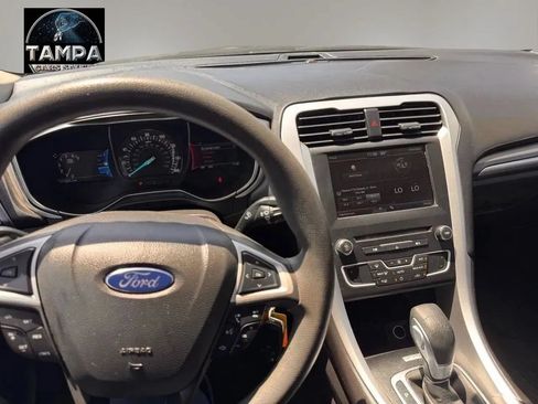 Used 2016 Ford Fusion SE FWD image 10
