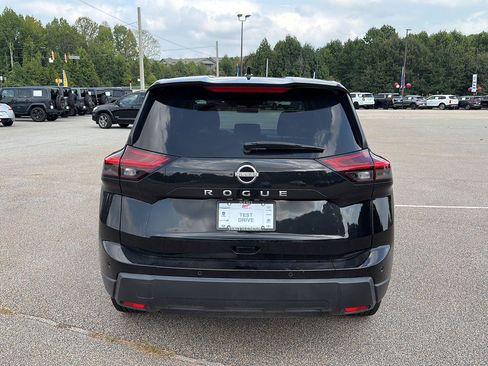 Used 2025 Nissan Rogue SV FWD image 4