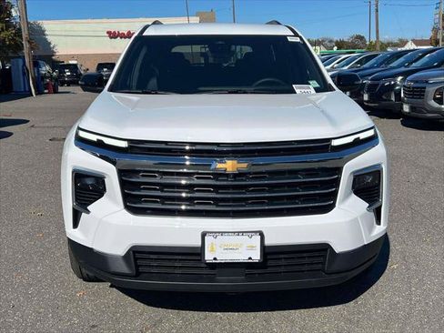 New 2026 Chevrolet Traverse LT w/ Driver Confidence Package image 2