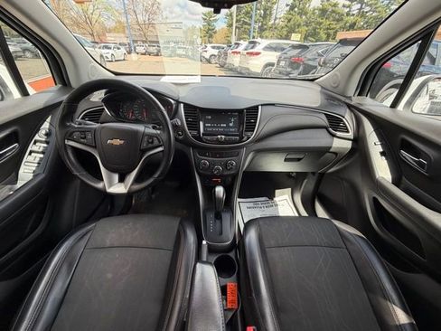 Used 2017 Chevrolet Trax LT w/ LT Convenience Package AWD/4WD image 13