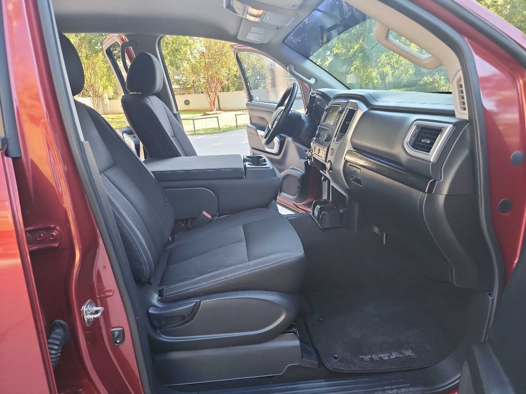 Used 2019 Nissan Titan SV AWD/4WD image 35