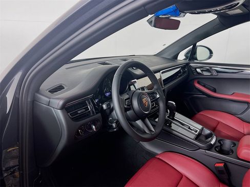 New 2026 Porsche Macan image 4