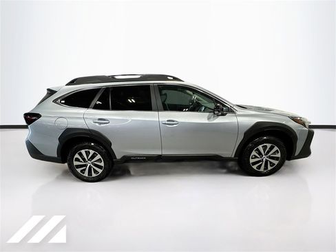 Used 2025 Subaru Outback Premium image 4