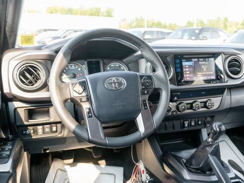 Used 2019 Toyota Tacoma TRD Sport AWD/4WD image 13