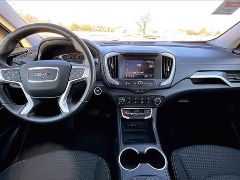 Used 2024 GMC Terrain SLE image 13