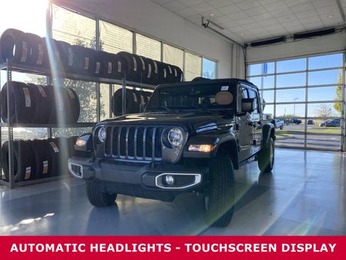 Used 2023 Jeep Gladiator Sport image 2