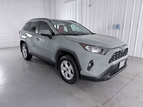 Used 2021 Toyota RAV4 XLE FWD image 3