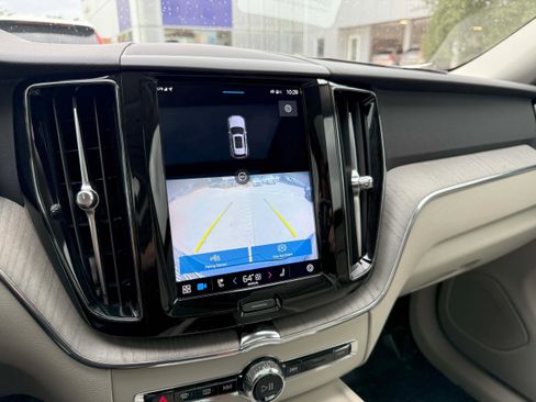 Certified 2023 Volvo XC60 B5 Plus w/ Climate Package image 21