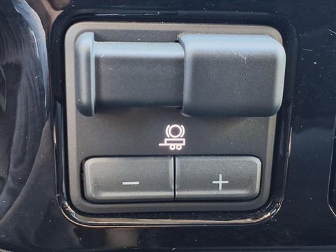 Used 2025 Chevrolet Silverado 1500 LT image 6