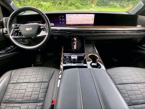 Certified 2025 Cadillac Escalade Sport Platinum AWD/4WD image 16