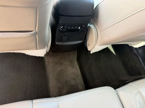 Used 2013 Ford Explorer XLT image 38