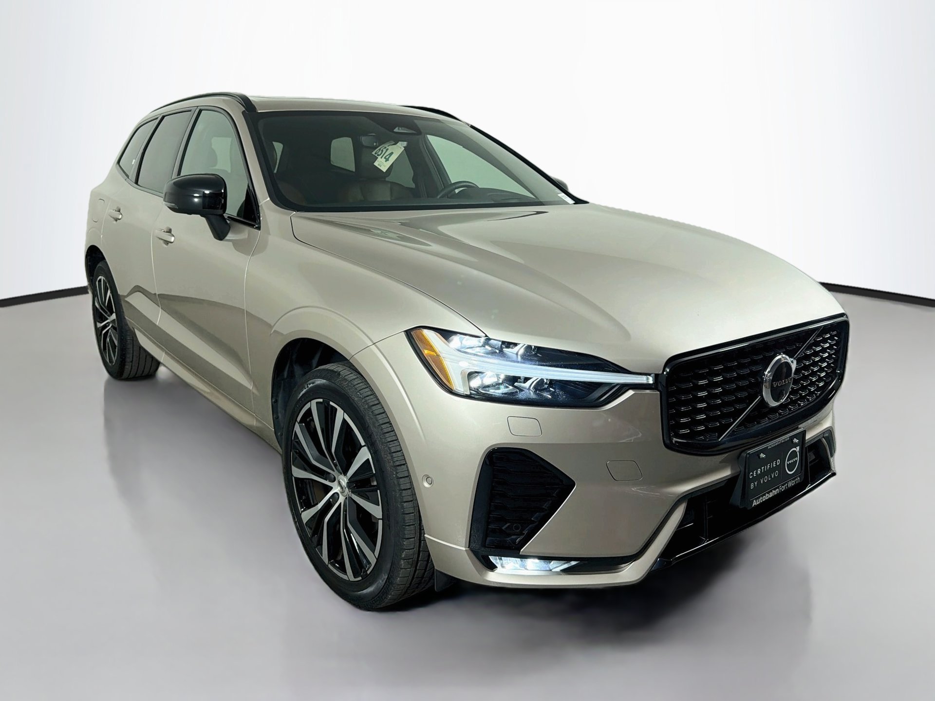Certified 2023 Volvo XC60 B5 Ultimate w/ Climate Package AWD/4WD image 3