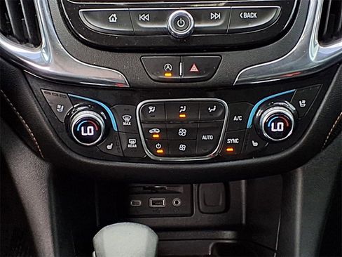 Used 2023 Chevrolet Equinox Premier image 15