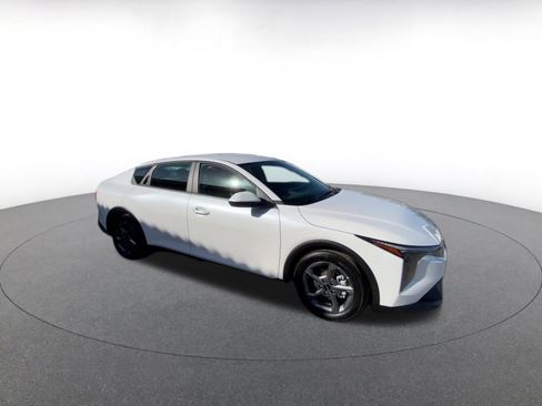 Used 2025 Kia K4 LXS FWD image 2