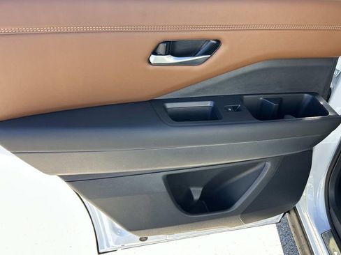 New 2026 Nissan Pathfinder Platinum w/ Lighting Package AWD/4WD image 22