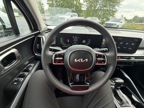 Used 2024 Kia Sorento LX FWD image 20