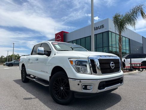 Used 2018 Nissan Titan SL AWD/4WD image 1